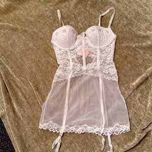 Lace push-up VS lingerie